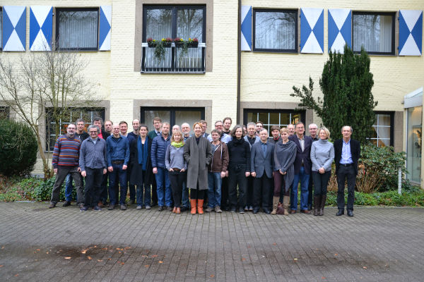 Die Tagungsteilnehmerinnen und –teilnehmer der Arbeitstagung in Münster vor dem Tagungshotel. Foto: Radio Jazz Research e.V.