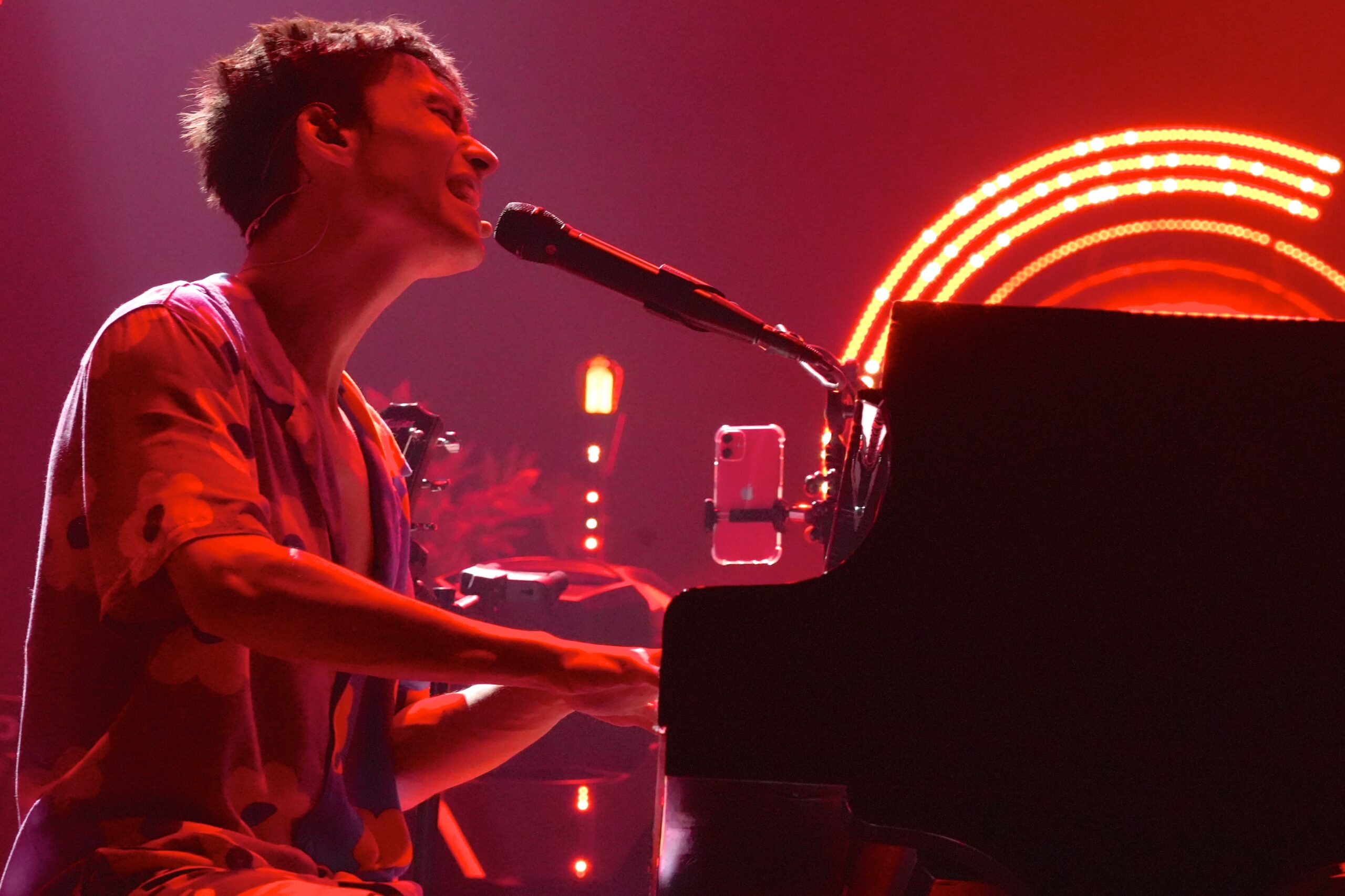 Chorleiter und Bühnenderwisch Jacob Collier beim TollwoodFestival in
