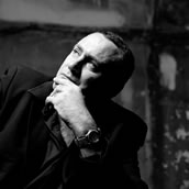 Nachdenken über die gesellschaftliche Bedeutung des Jazz: Gilad Atzmon. Foto: enja