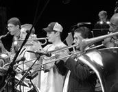 „Not In Our Name“: In Charlie Hadens drittem Liberation Orchestra gibt die junge Generation die kritischen Töne an. Foto: Michael Scheiner