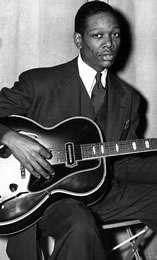 Charlie Christian (1916–1942) machte die elektrisch verstärkte Gitarre berühmt. Er brachte sie in den Vordergrund, indem er die Gitarre als Soloinstrument durchsetzte. 