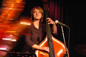 Bandleaderin am Bass: Anne Lieberwirth, Leipzig/New York. Foto: jazzimage.de