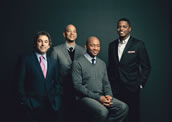 Branford Marsalis (vorne sitzend) mit Joey Calderazzo (p), Eric Revis (b) und Justin Faulkner (dr). Foto: Universal
