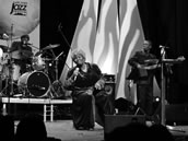 Dorothy Masuka und Band. Foto: von Seckendorff